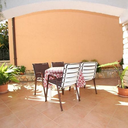 Guest House Rexa Ровин Екстериор снимка