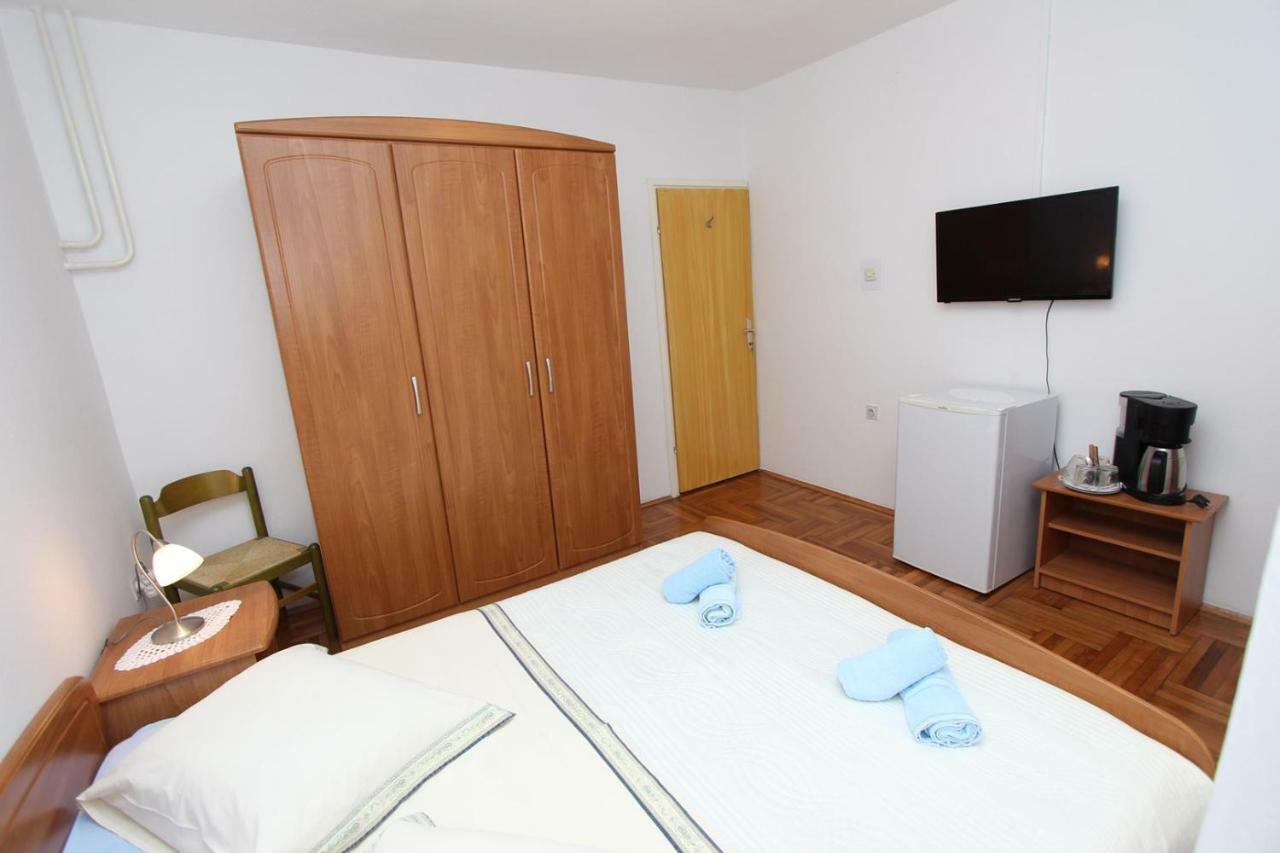 Guest House Rexa Ровин Екстериор снимка