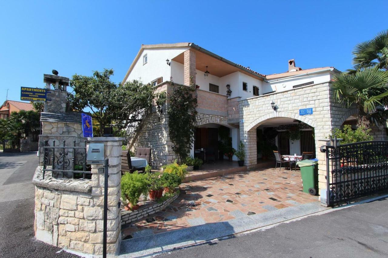 Guest House Rexa Ровин Екстериор снимка