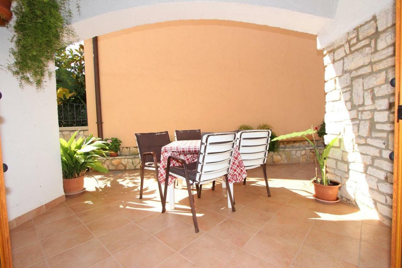 Guest House Rexa Ровин Екстериор снимка