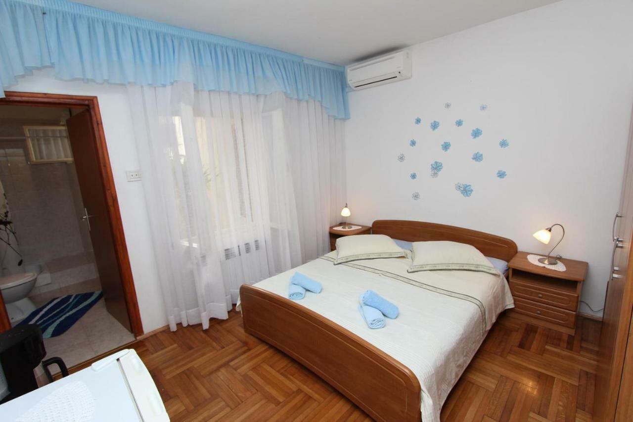 Guest House Rexa Ровин Екстериор снимка