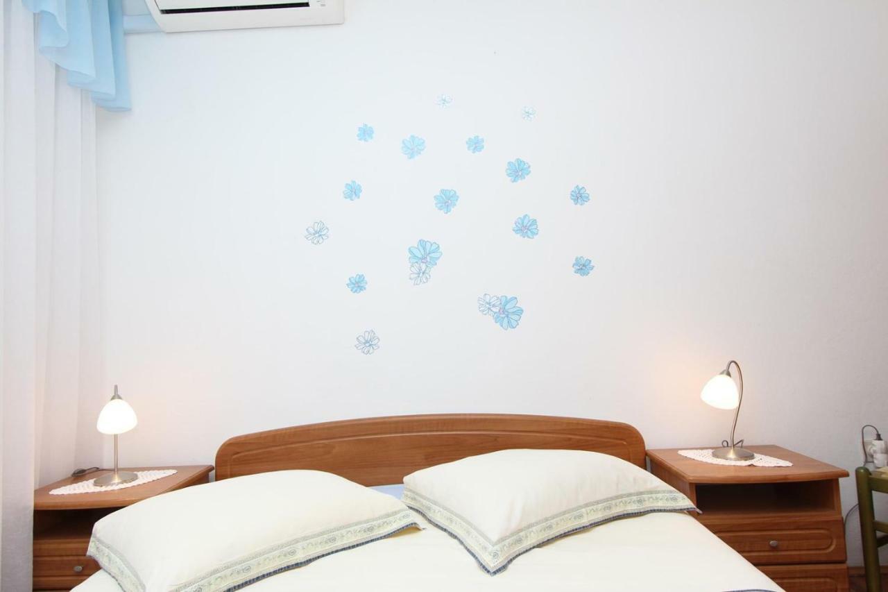 Guest House Rexa Ровин Екстериор снимка