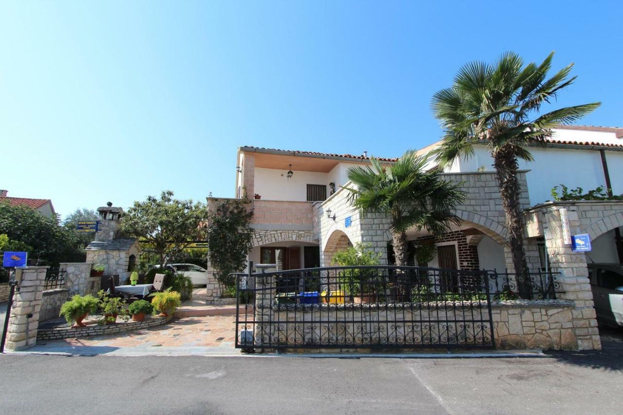 Guest House Rexa Ровин Екстериор снимка