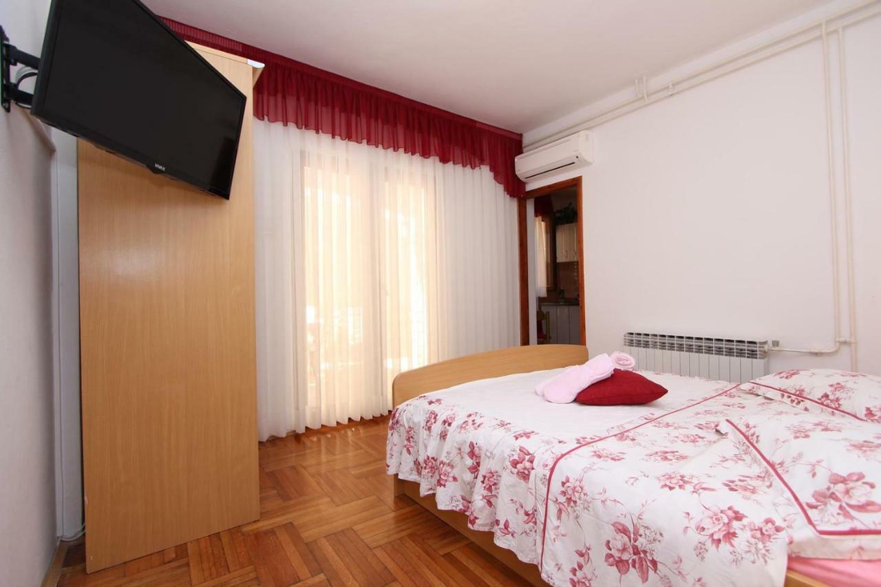 Guest House Rexa Ровин Екстериор снимка