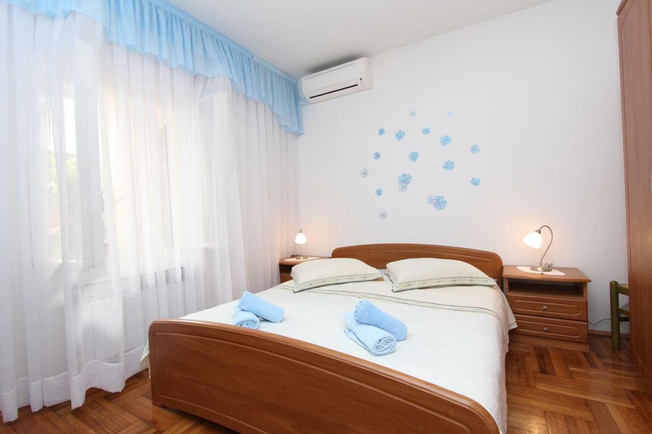 Guest House Rexa Ровин Екстериор снимка