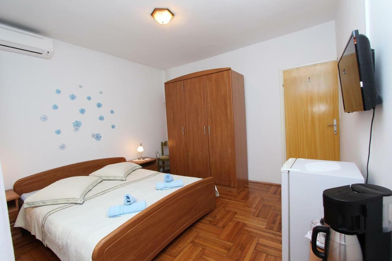 Guest House Rexa Ровин Екстериор снимка