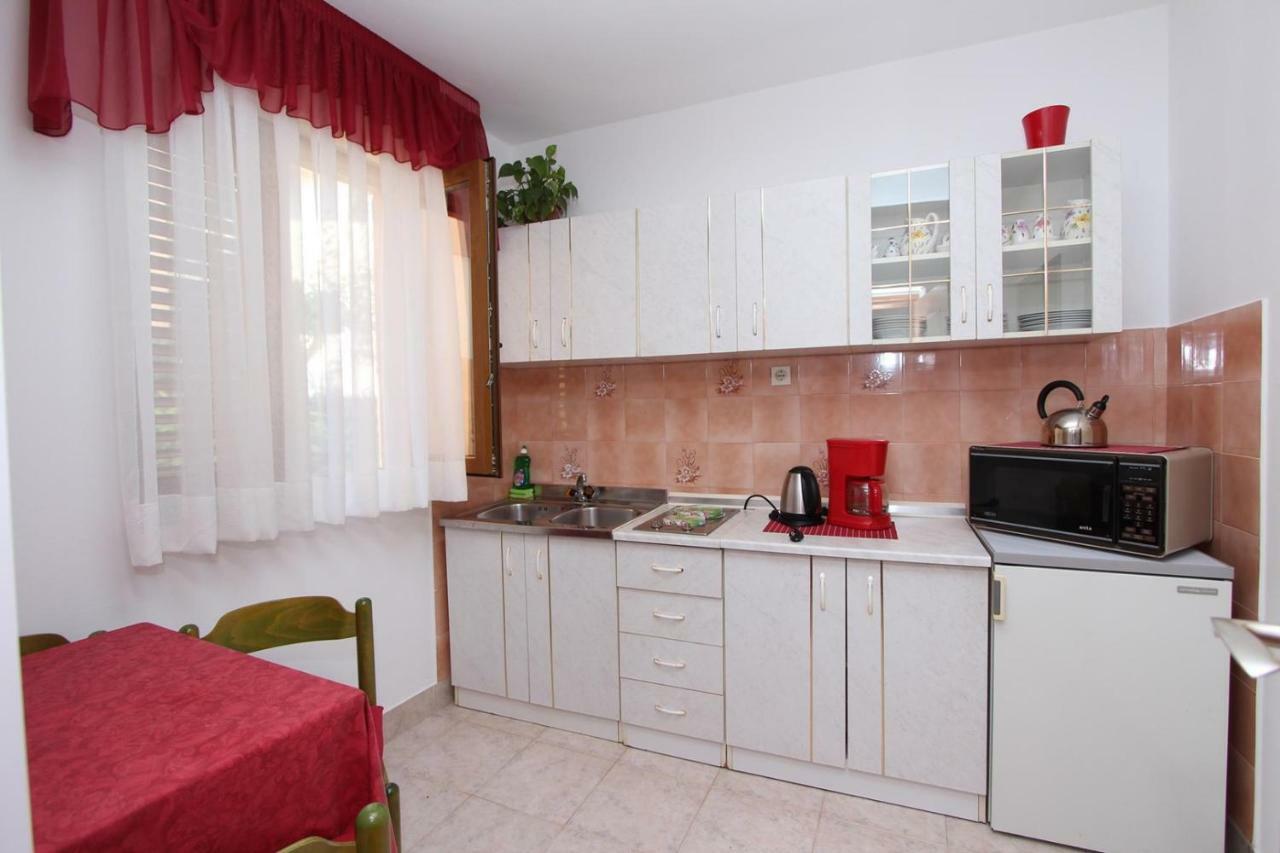Guest House Rexa Ровин Екстериор снимка